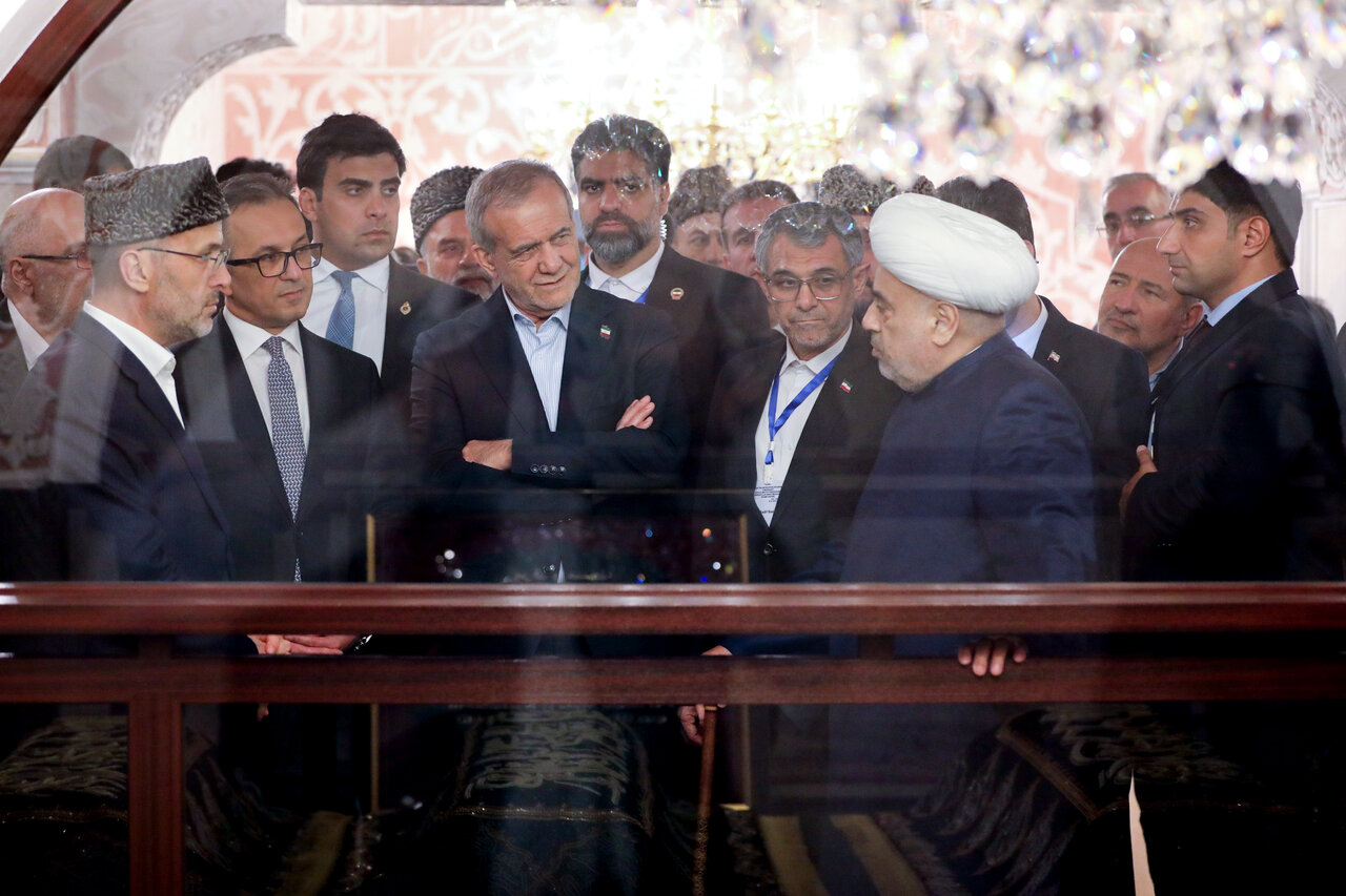 پزشکیان در باکو به زیارت کدام امامزاده رفت؟+تصاویر