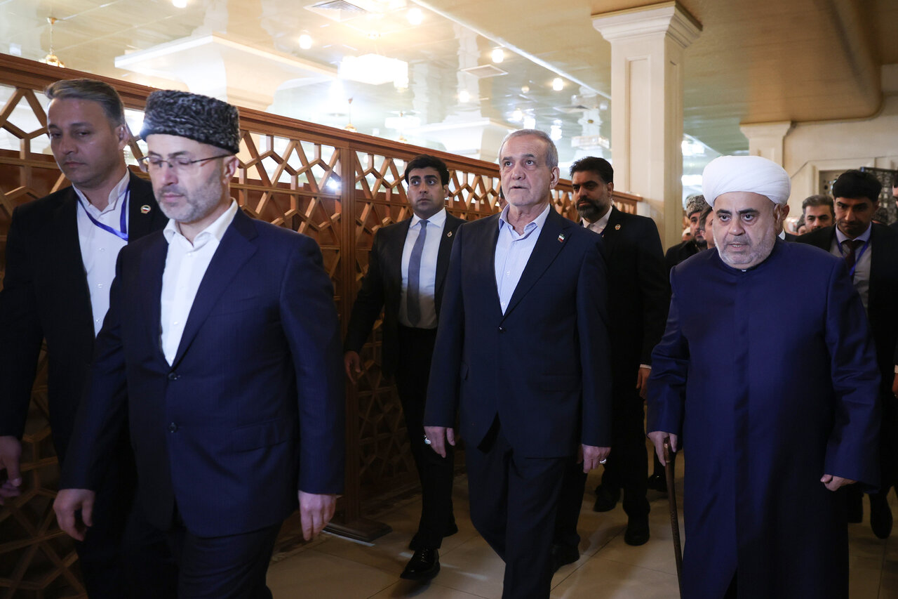 پزشکیان در باکو به زیارت کدام امامزاده رفت؟+تصاویر