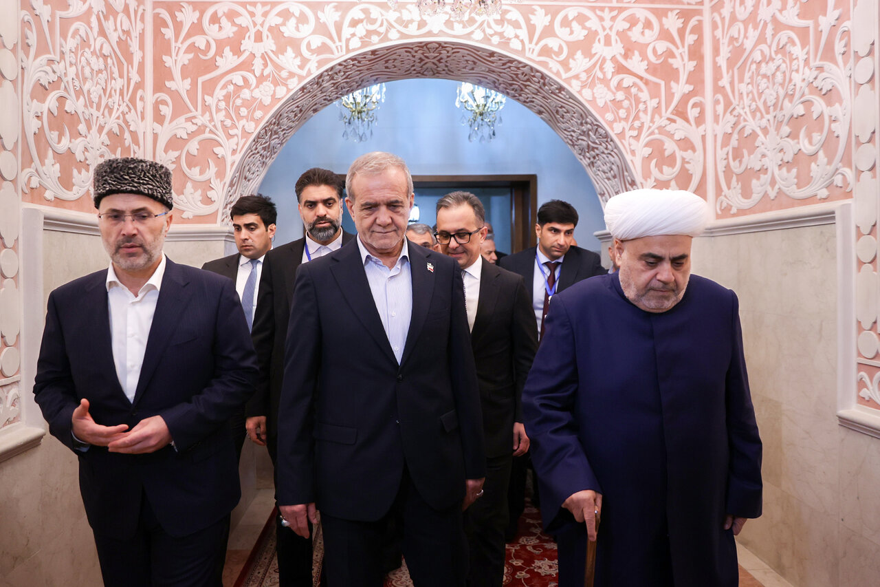 پزشکیان در باکو به زیارت کدام امامزاده رفت؟+تصاویر