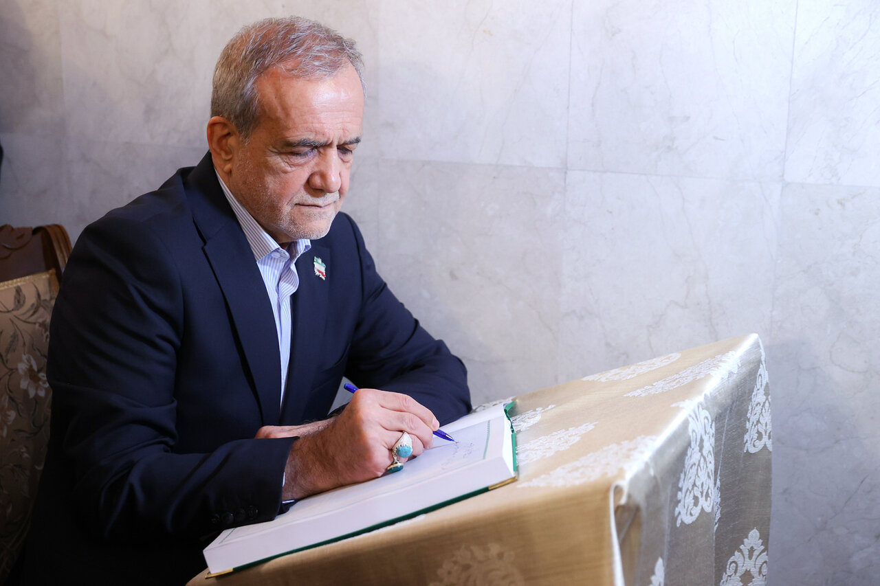 پزشکیان در باکو به زیارت کدام امامزاده رفت؟+تصاویر