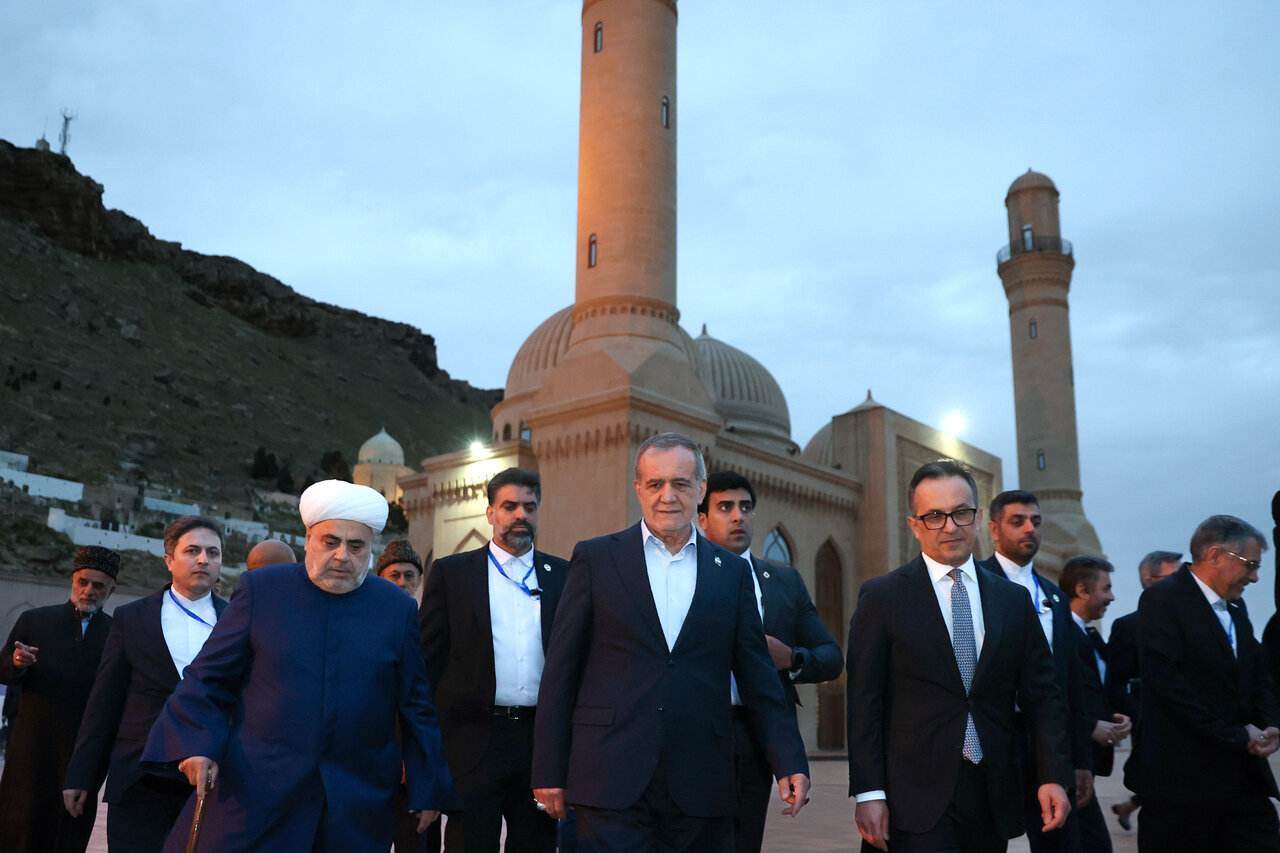 پزشکیان در باکو به زیارت کدام امامزاده رفت؟+تصاویر