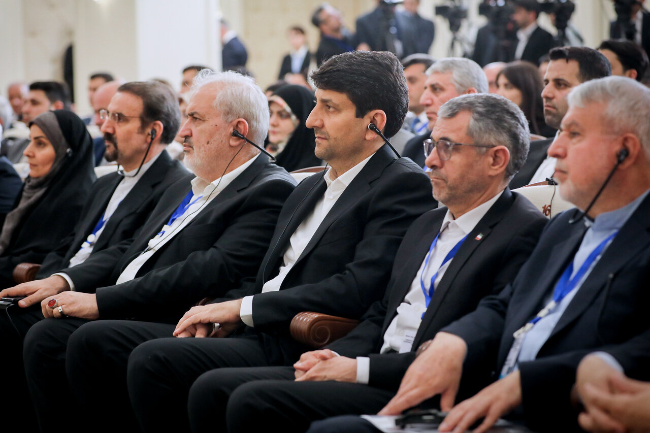 در جریان سفر رئیس جمهوری به باکو، چه کسانی با او همراه شدند؟ + تصاویر