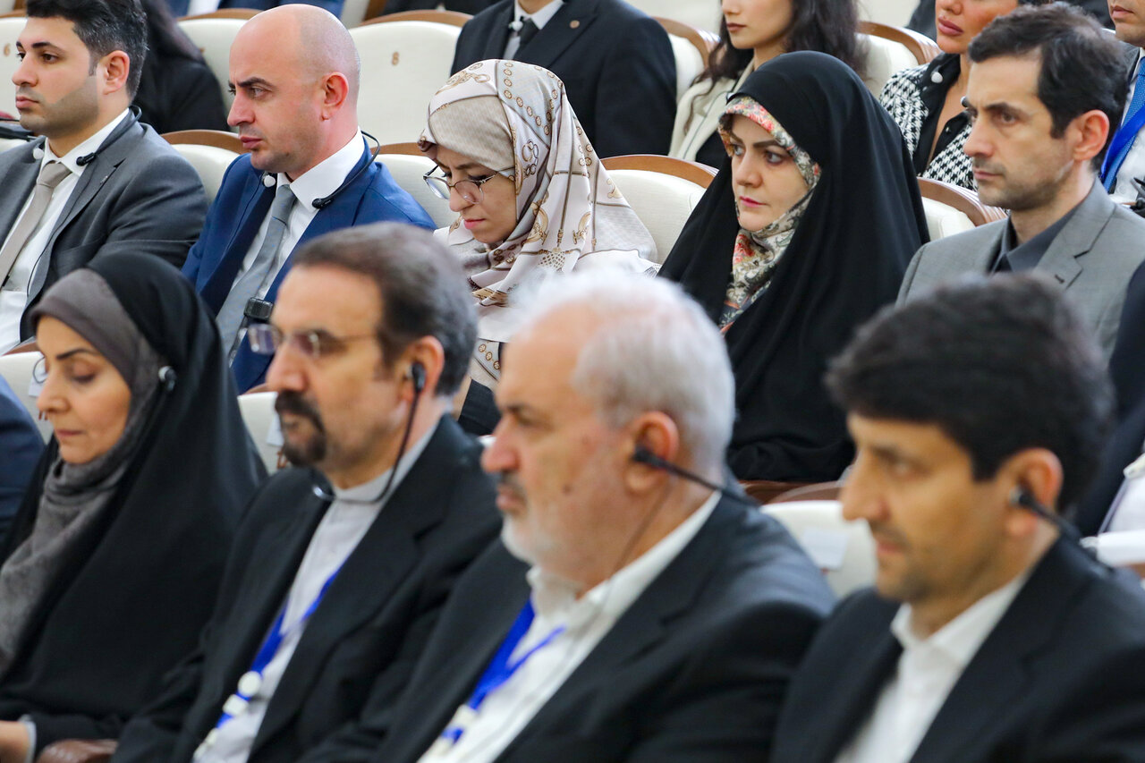 در جریان سفر رئیس جمهوری به باکو، چه کسانی با او همراه شدند؟ + تصاویر