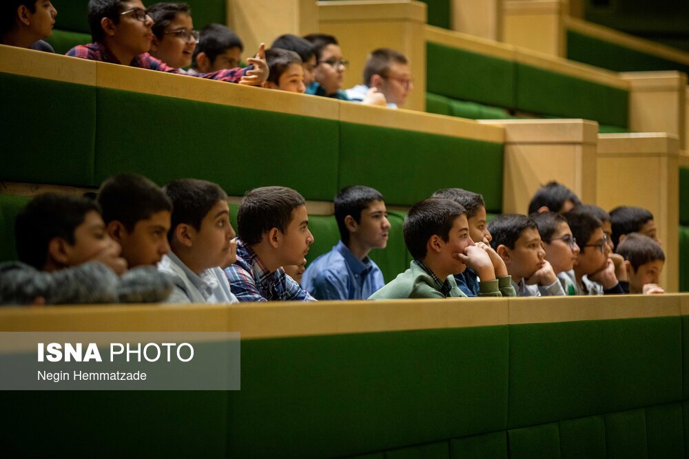 دانشآموزان مهمان ویژه مجلس شدند + تصاویر