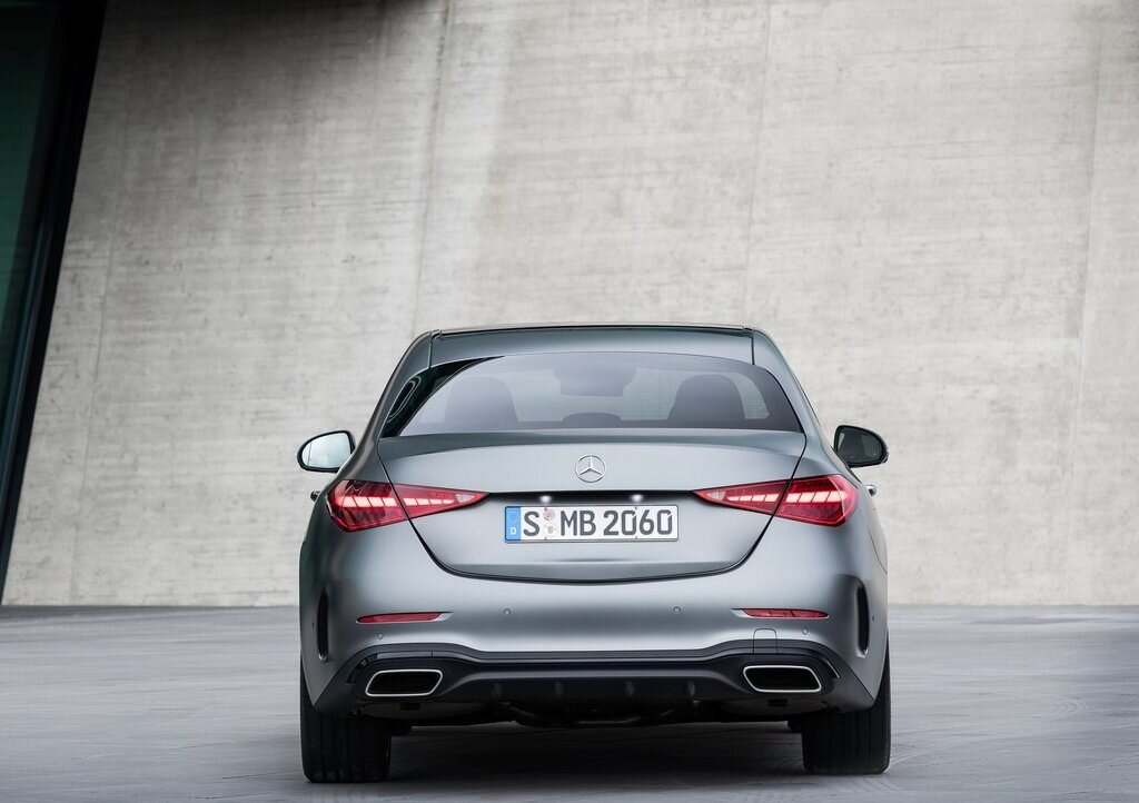 مرسدس بنز C200L 2025 وارداتی / نمای عقب