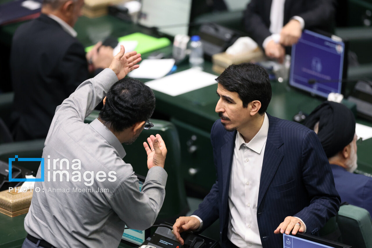 تصویری جالب از گوشه نشینی آقاتهرانی در جلسه سهشنبه مجلس