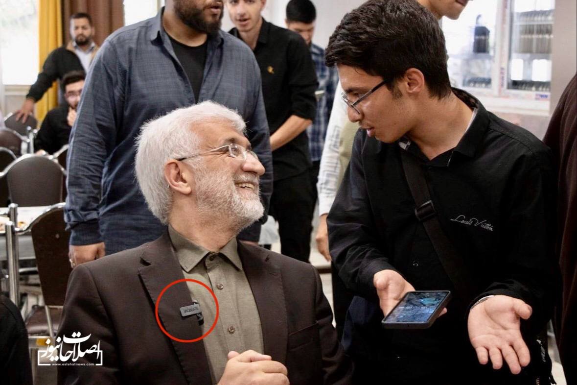 عکس | سعید جلیلی با میکروفون سر سفره نهار!