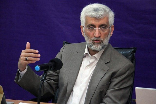 روزنامه اصولگرا خطاب به جلیلی:شما که مذاکره را گوساله سامری می دانی،متوجه باش که رهبری تکلیف مذاکره را مشخص کرده/اگر انتقاد داری در جلسات بگو،نه رسانه