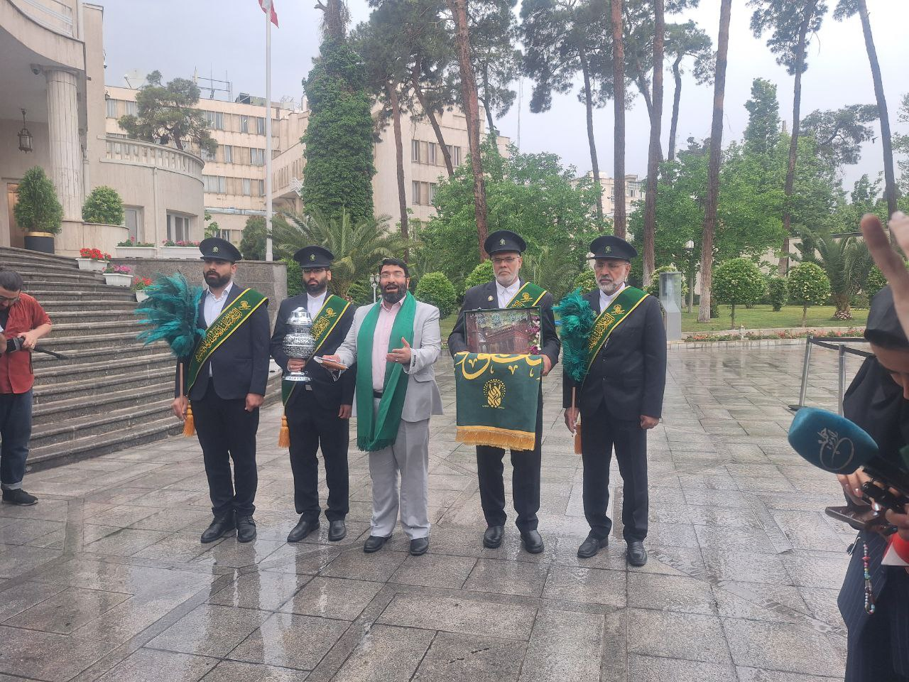 تصاویر اختصاصی از مولودی خوانی در حیاط دولت به مناسبت دهه کرامت