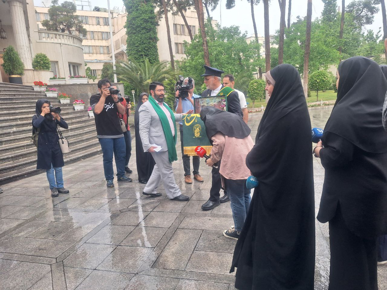 تصاویر اختصاصی از مولودی خوانی در حیاط دولت به مناسبت دهه کرامت