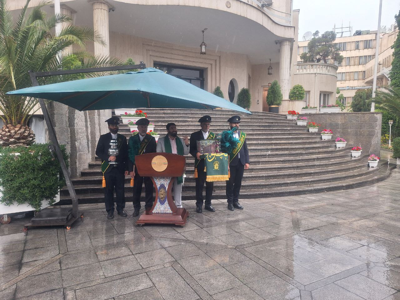 تصاویر اختصاصی از مولودی خوانی در حیاط دولت به مناسبت دهه کرامت