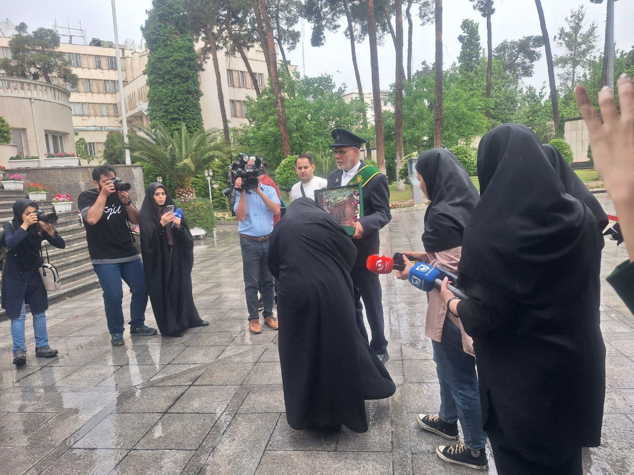 تصاویر اختصاصی از مولودی خوانی در حیاط دولت به مناسبت دهه کرامت