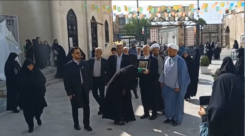 گرامیداشت دهه کرامت (گلبرگ آفرینش) در شهرکرد