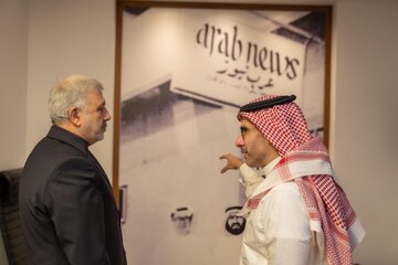 هدیه جالب یک رسانه عربستانی به سفیر ایران/عکس