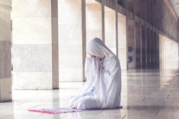 آیا در نماز حجاب از شرایط می‌باشد؟