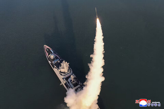 اولین غرش ناو جدید کرهشمالی/عکس