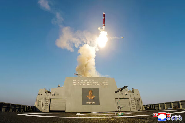 اولین غرش ناو جدید کرهشمالی/عکس