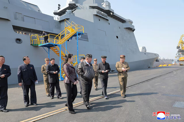 اولین غرش ناو جدید کرهشمالی/عکس