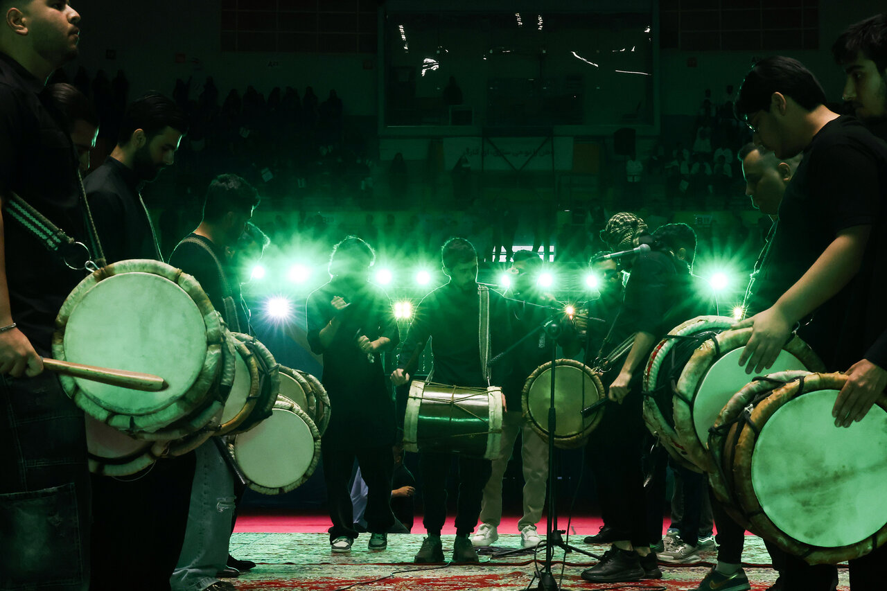 لتصویری از استقبال کارگران از مسعود پزشکیان