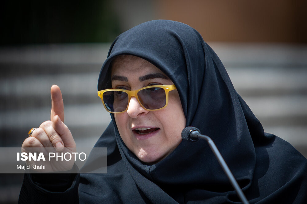 تصاویری جالب از وزرای دولت چهاردهم زیر باران/ کدام مقامات به خبرنگاران پاسخ دادند؟