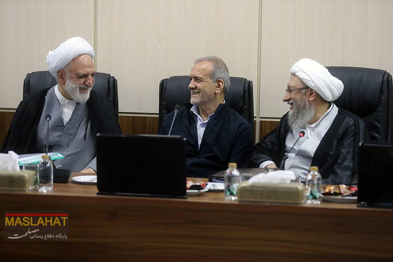 تصاویری از چهره علی شمخانی در جلسه بررسی پیوستن به پالرمو/ جلیلی و لاریجانی هم بودند/ تیپ جدید احمدی نژاد در جلسه مجمع