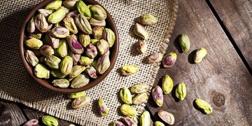 این افراد شبها پسته نخورند! این افراد شبها پسته نخورند!