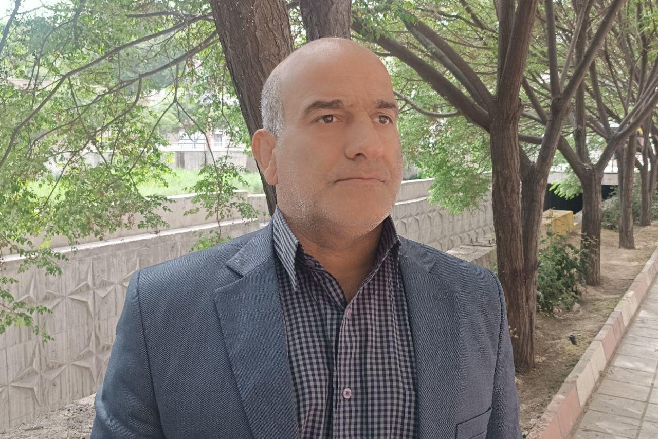 جمع آوری تابلوها و پرچم های مزاحم / طرح پاکسازی و نظافت محله محور و تغییر المان میدان تختی