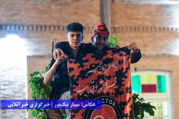 جشن و پای‌کوبی ارومیه‌ای‌ها بعد از قهرمانی تراکتور در لیگ برتر فوتبال