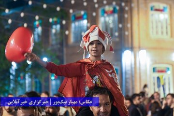 جشن و پای‌کوبی ارومیه‌ای‌ها بعد از قهرمانی تراکتور در لیگ برتر فوتبال