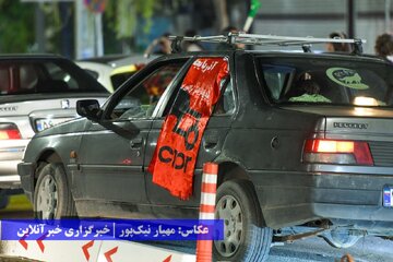 جشن و پای‌کوبی ارومیه‌ای‌ها بعد از قهرمانی تراکتور در لیگ برتر فوتبال