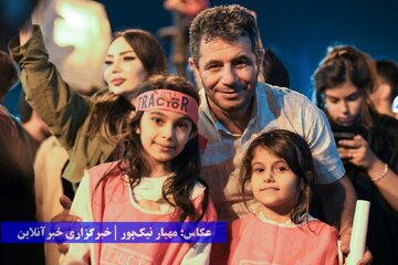 جشن و پای‌کوبی ارومیه‌ای‌ها بعد از قهرمانی تراکتور در لیگ برتر فوتبال