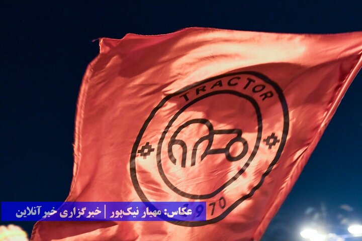 جشن و پای‌کوبی ارومیه‌ای‌ها بعد از قهرمانی تراکتور در لیگ برتر فوتبال