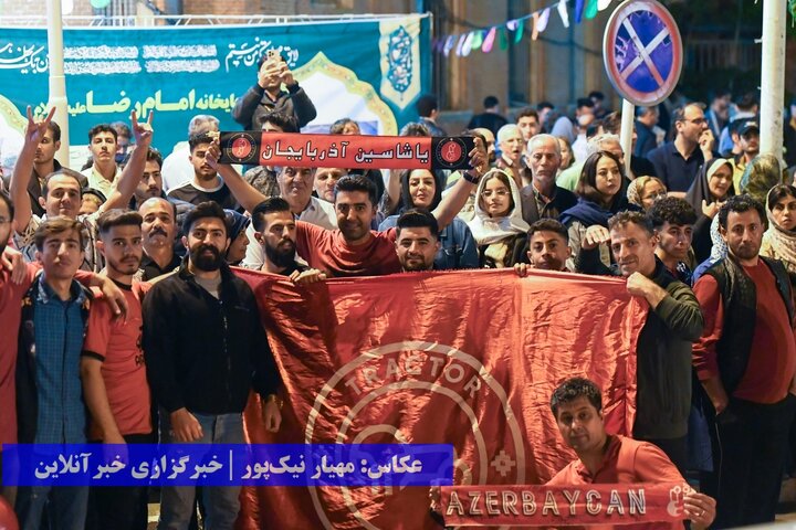 جشن و پای‌کوبی ارومیه‌ای‌ها بعد از قهرمانی تراکتور در لیگ برتر فوتبال