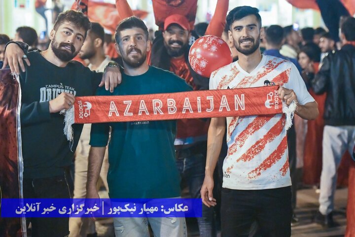 جشن و پای‌کوبی ارومیه‌ای‌ها بعد از قهرمانی تراکتور در لیگ برتر فوتبال