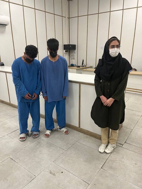 دستگیری سارقان گوشی تلفن همراه یک دانشجو دختر/ عکس