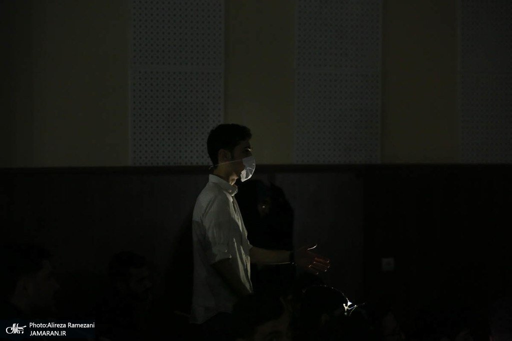 تصاویری جالب از یک نشست با حضور علی لاریجانی که در تاریکی برگزار شد