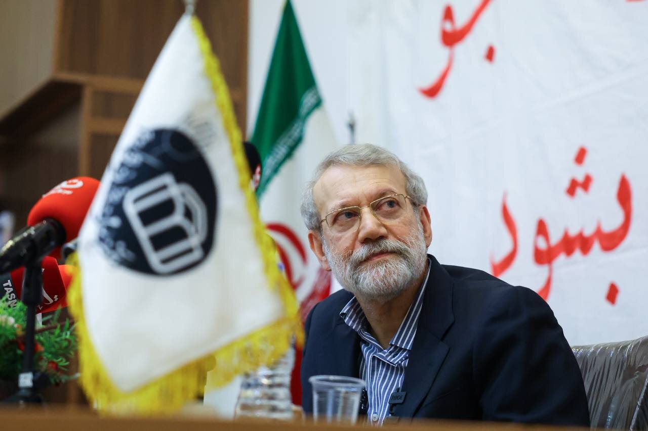 سلفی با علی لاریجانی در دانشگاه