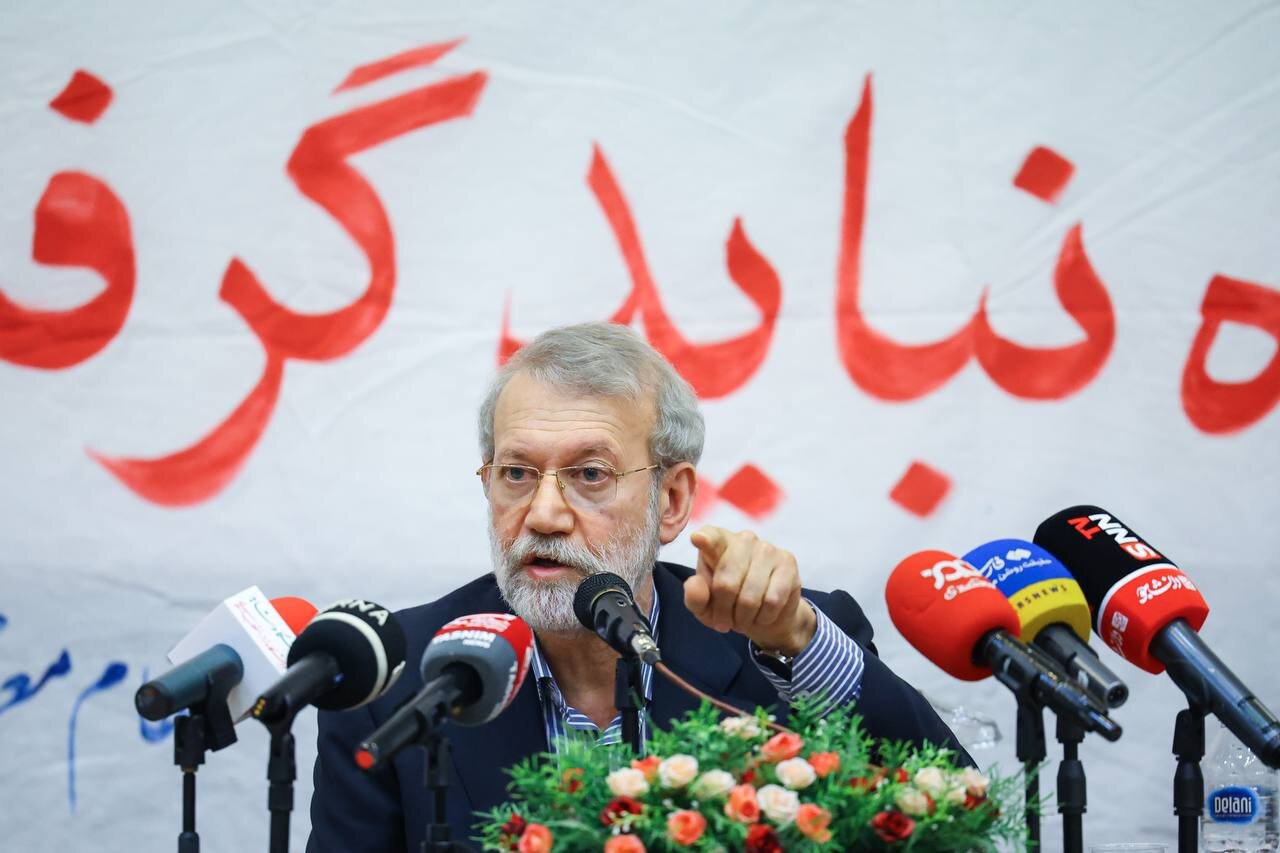 سلفی با علی لاریجانی در دانشگاه