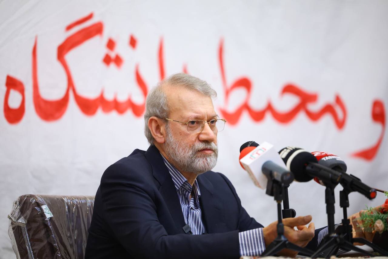 سلفی با علی لاریجانی در دانشگاه