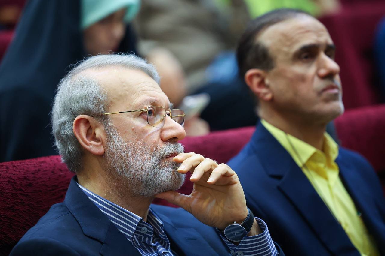 سلفی با علی لاریجانی در دانشگاه