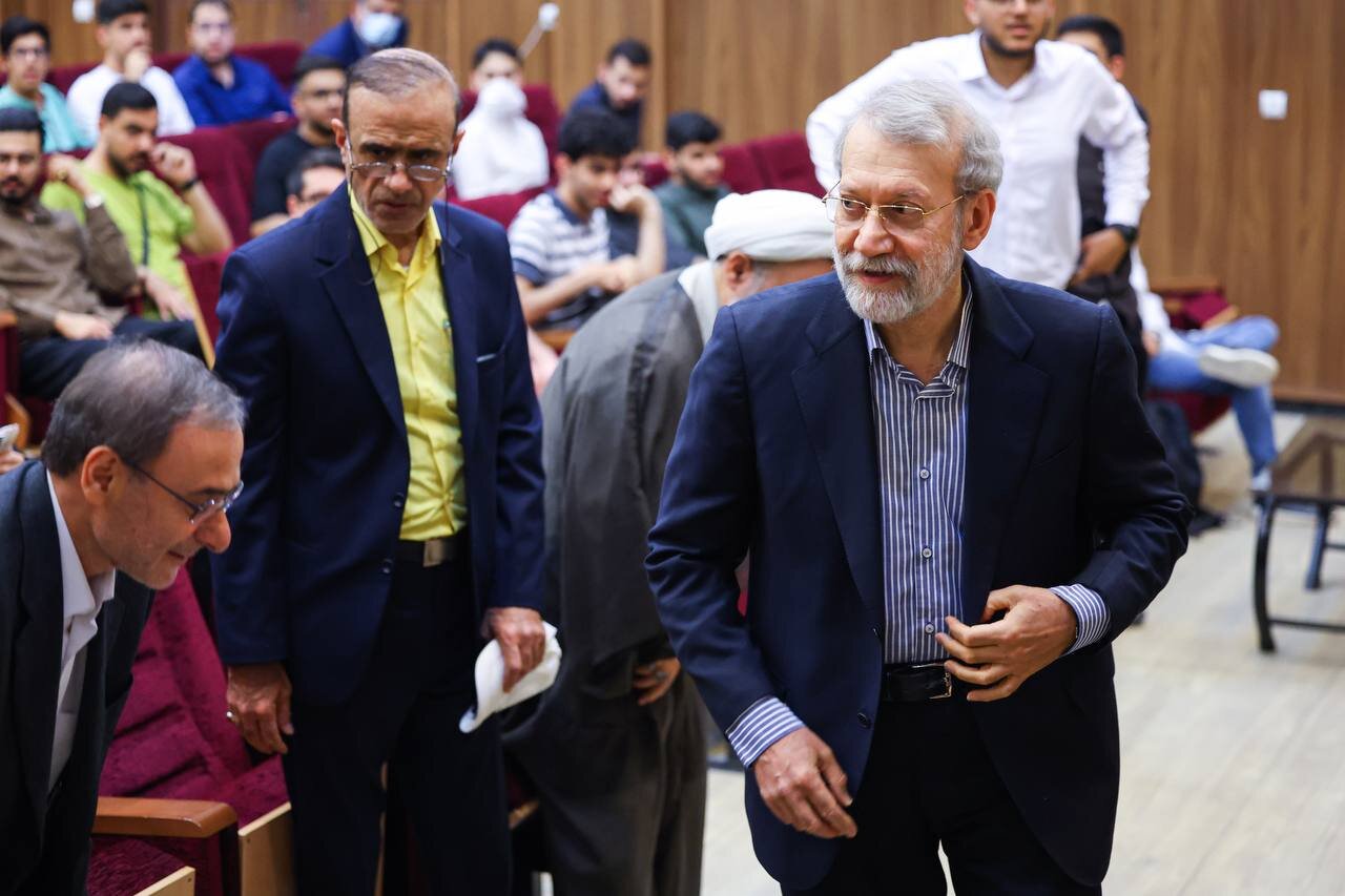 سلفی با علی لاریجانی در دانشگاه