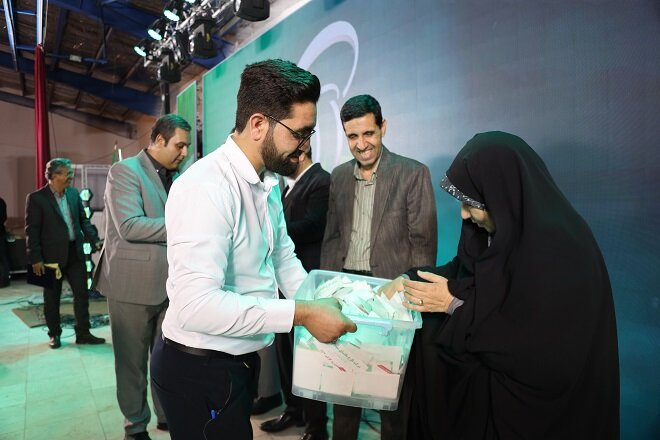 جشن روز کارگر در جرقویه اصفهان با اجرای حامد همایون