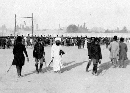 عکس/ مراسم اعدام قاتل ناصرالدینشاه