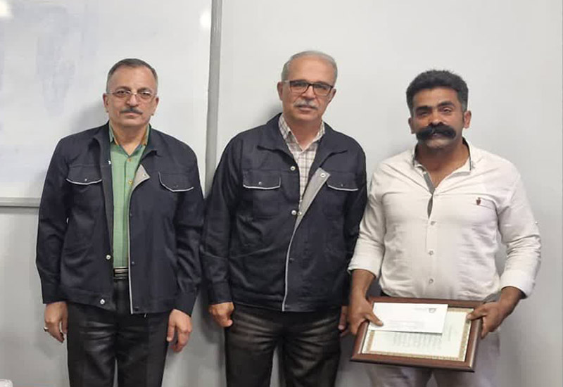 تقدیر از کارگران برتر فروسیلیس ایران همزمان با روز جهانی کار و کارگر در سمنان