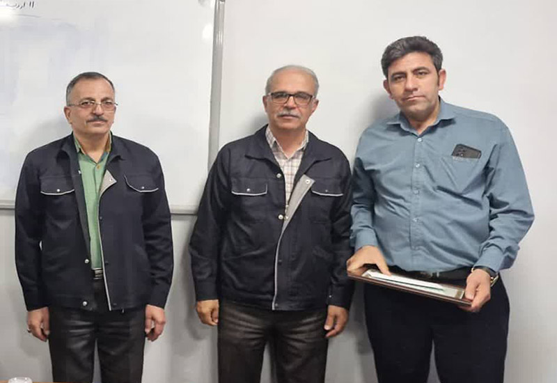 تقدیر از کارگران برتر فروسیلیس ایران همزمان با روز جهانی کار و کارگر در سمنان