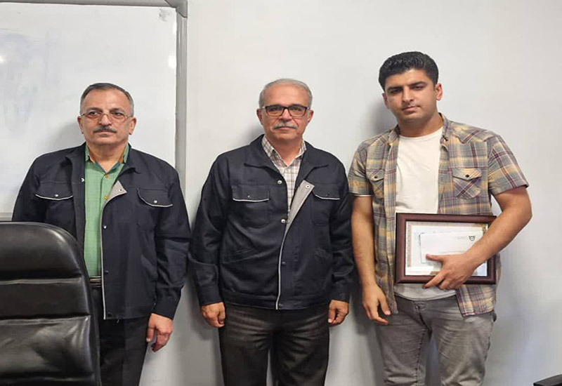 تقدیر از کارگران برتر فروسیلیس ایران همزمان با روز جهانی کار و کارگر در سمنان