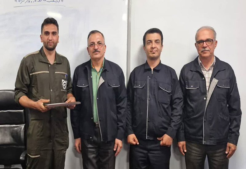 تقدیر از کارگران برتر فروسیلیس ایران همزمان با روز جهانی کار و کارگر در سمنان