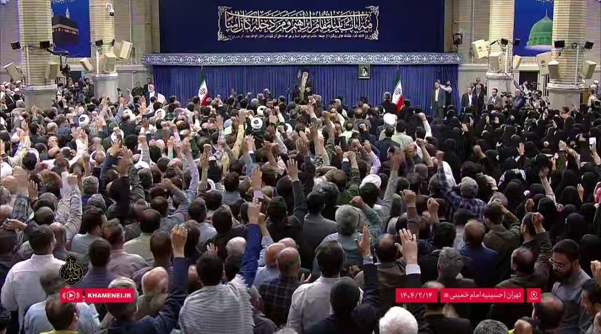 تصاویری از ورود رهبر انقلاب به حسینیه امام خمینی/ آغاز دیدار کارگزاران حج با رهبری