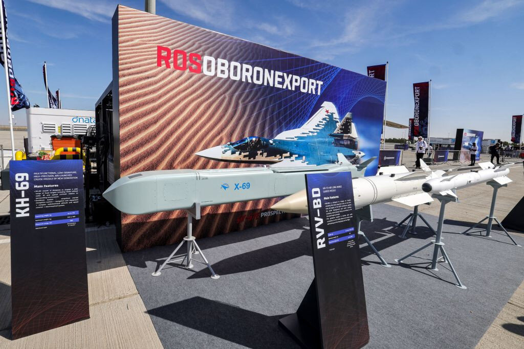 قدرتنمایی سوخو ۵۷ با یک موشک پنهانکار جدید