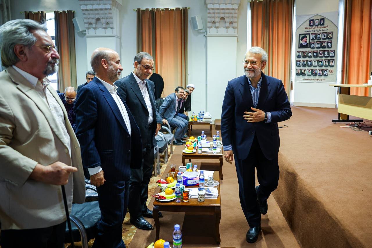 تصاویری دیدنی از حضور علی لاریجانی در یک مراسم